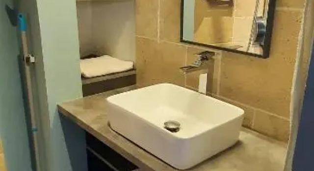 Maison d'une chambre a Saint Paul a 900 m de la plage avec vue sur la mer piscine partagee et jardin clos, Book Hotel Hotels in Saint-Paul with Parking, Parking