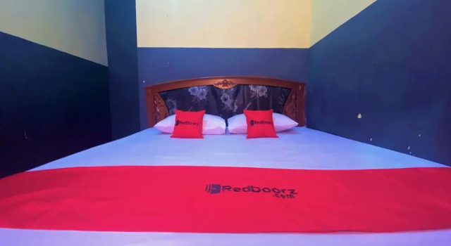 RedDoorz @ Wisma Sentosa Palopo, Book Hotel Hotels in Sulawesi with Parking, Parking