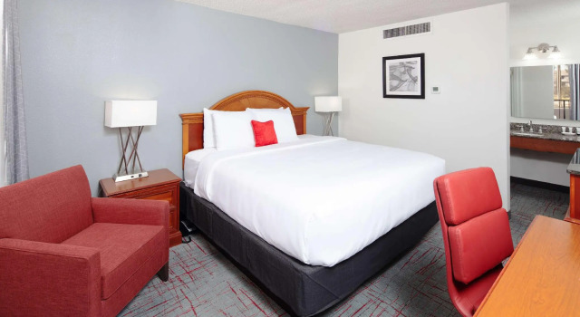 Двухместный номер Standard Wyndham Garden Columbia-Ft Jackson