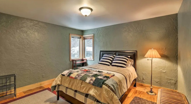Walk to Town & Coast: Anchorage Condo w/ Fireplace, Rezerwuj Apartament Anchorage Alaska