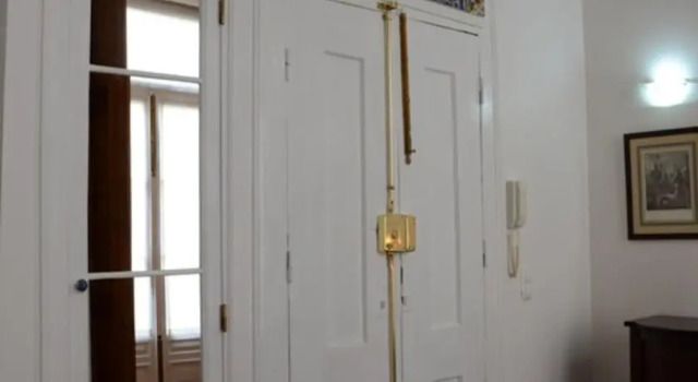 Charming Apartment Central Lisbon, Забронировать Апартаменты/квартира Лиссабон Эстремадура, рядом с Money Museum