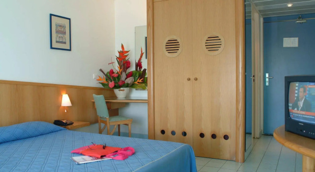Hotel Clipper, Varaa Hotelli Hotellit Grande-Terre uima-altaalla, Uima-allas