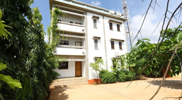 Hotel Du Palais, Reserva ahora Hotel Manjakuppam India