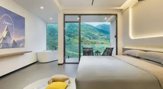 Семейный люкс с 2 комнатами с балконом и с видом на восход Muyi Panorama Homestay (Longji Rice Terraces Jinfodian Viewing Platform)