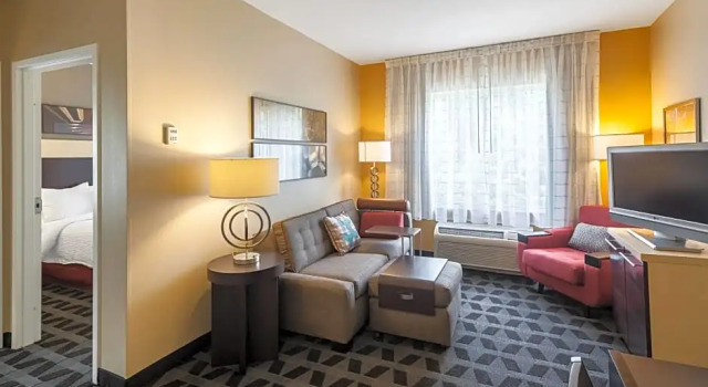 Четырёхместный люкс с 2 комнатами TownePlace Suites Jacksonville Butler Boulevard