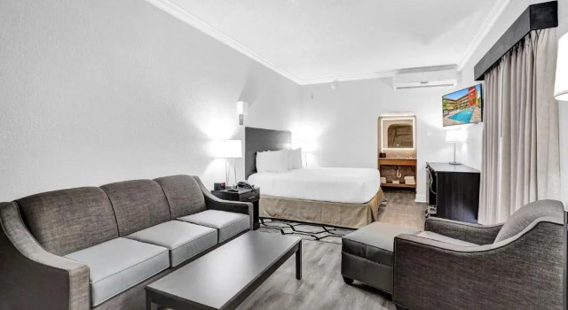 Четырёхместный полулюкс The Harrison Hotel Downtown Hollywood FL, an Ascend Collection Hotel