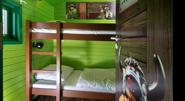 LEGOLAND Wilderness Barrels & Cabins