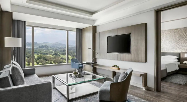 Двухместный люкс Clark Marriott Hotel