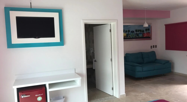 Четырёхместный семейный номер Standard Miami Inn