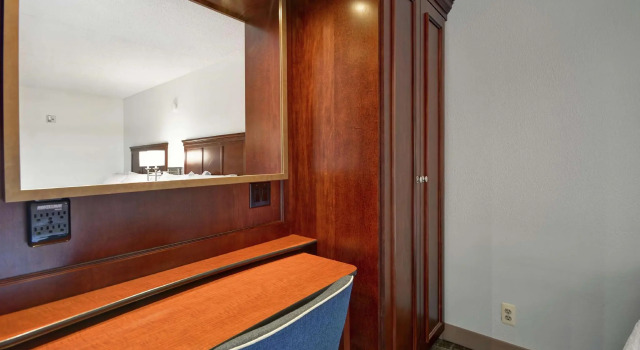 Четырёхместный номер Deluxe Hampton Inn Detroit Madison Heights South Troy