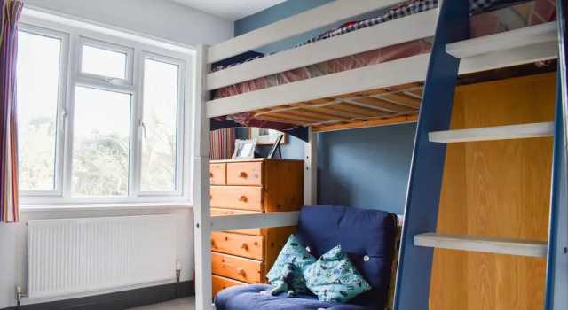 Spacious 4 Bedroom Family Home in Hove, Забронировать Отель Хов 