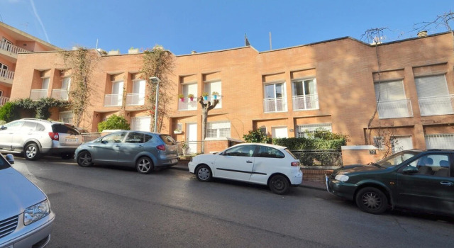 Townhouse Roger Lloretholiday, Забронировать Отель Отели Льорет-де-Мар 3 звезды, рядом с Caleta d'en Trons, 3*