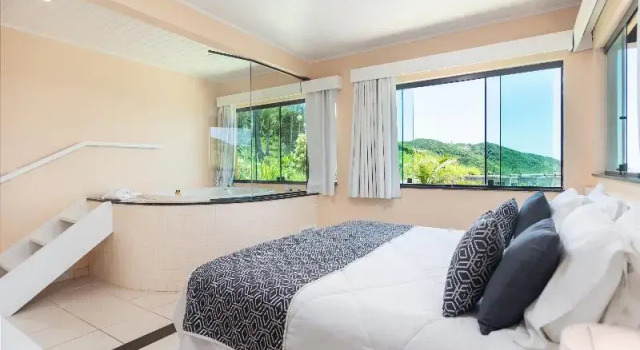 Четырёхместный номер Executive с балконом и с видом на океан Hotel Pousada Brava Club