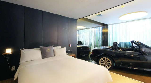 Люкс H Drive Hotel