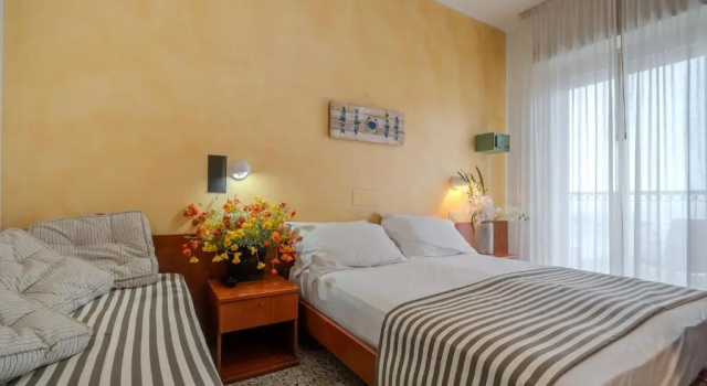 Трёхместный номер Standard Hotel Mia