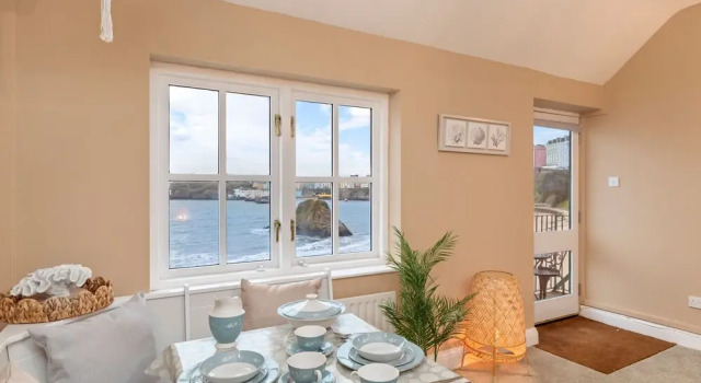 5 Sunny Cove - Direct Beach Access Sea Views