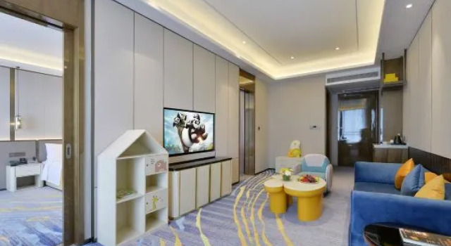 Семейный люкс XingLong Lakeside Hotel
