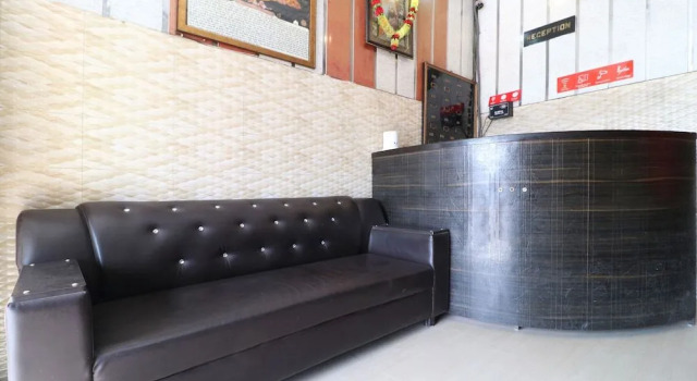 OYO 28691 Hotel Golden Star