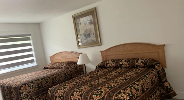 Четырёхместный номер Standard Green View Motel and RV Park
