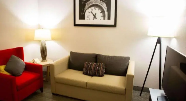 Четырёхместный люкс Country Inn & Suites by Radisson, Burlington (Elon), NC
