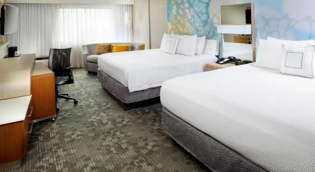 Четырёхместный номер Standard Courtyard by Marriott State College
