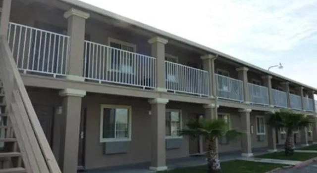 Кровать в общем номере Americas Best Value Inn, Antioch