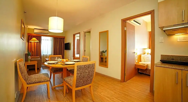 Люкс с 2 комнатами One Pacific Place Serviced Residences