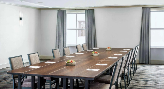 Четырёхместный номер Deluxe Hilton Garden Inn Annapolis Downtown