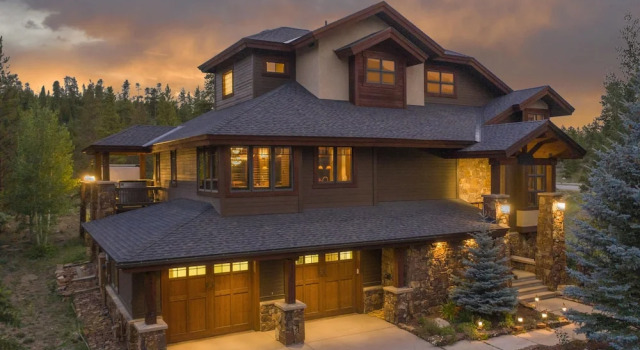671 Elk Circle by Summit County Mountain Retreats, Забронировать Дом для отпуска Отели Roosevelt National Forest с парковкой, Парковка