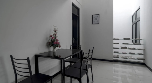 RedDoorz near Poncol Station, Reservar Hotel Hotéis de 3 estrelas em Semarang, perto de Lawang Sewu, 3*