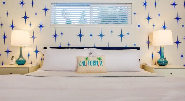 Lemon Twist by ACME House Company, Забронировать Дом для отпуска Виллы Палм-Спрингса, рядом с Palm Springs Square Shopping Center, Вилла
