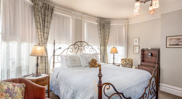Номер Executive O Canada House Bed & Breakfast