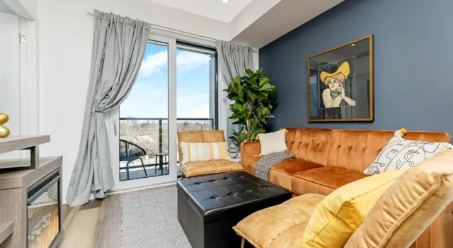 Stylish Downtown 1BR Condo - Superb Views, Varaa Hotelli Kitchener 