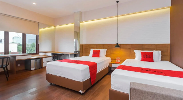 RedDoorz Plus @ CBD Bintaro, Réserver Hôtel South Tangerang Banten