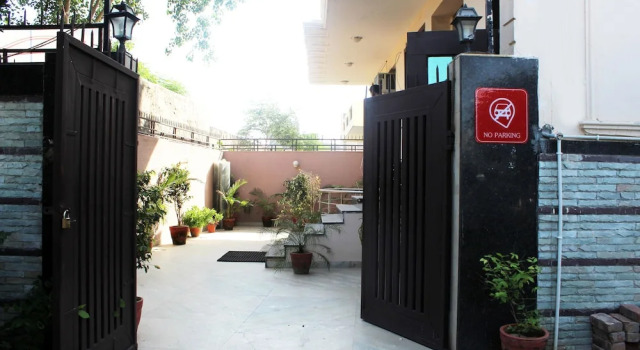 Hotel near Sector 56 Gurgaon, Забронировать Отель Гургаон 
