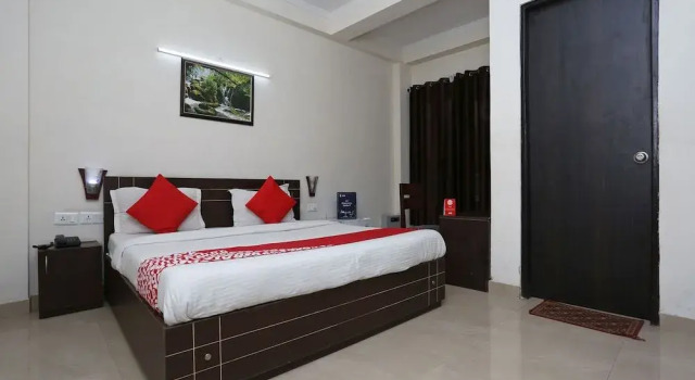 OYO 6540 Tirupati Residency, Забронировать Отель Гургаон Gurgaon Region, рядом с Улица Гольф-Корс-роуд