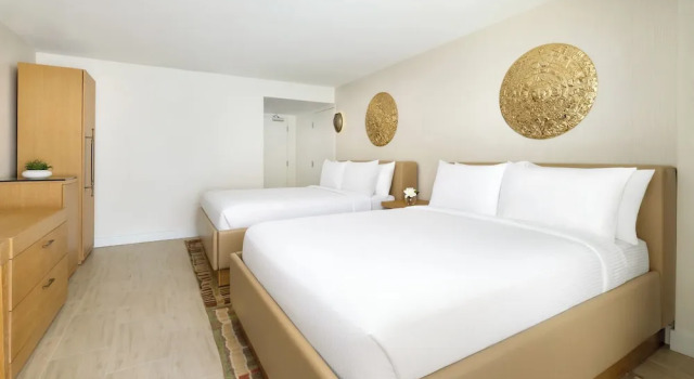 Четырёхместный номер Standard Collins Court South Beach