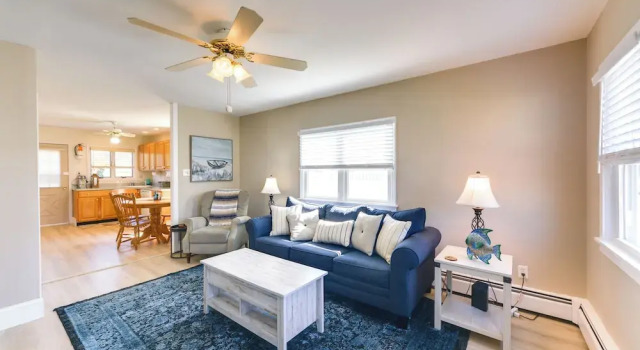 Cozy Villas Cottage with Deck, half Block to Beach, Buchen Sie Ferienhaus Villas New Jersey