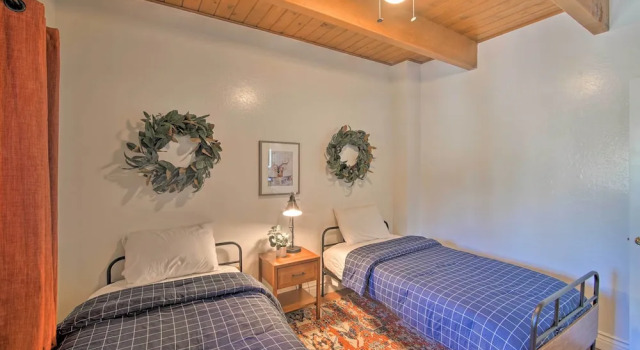 Stunning Lake Arrowhead Home: Decks & Hot Tub, Забронировать Дом для отпуска Виллы Лейк-Эрроухэд, Вилла