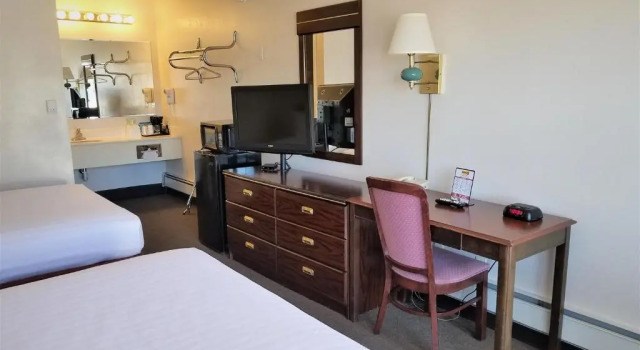 Четырёхместный номер Standard Motel 8 Laramie