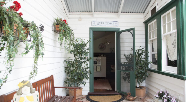 Rosebridge House Bed & Breakfast, จอง โรงแรม Gooseberry Hill เวสเทิร์นออสเตรเลีย
