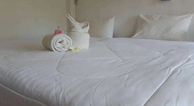 OYO 75333 Lanta Beach Lodge, Забронировать Отель Отели Южного Таиланда с парковкой, Парковка