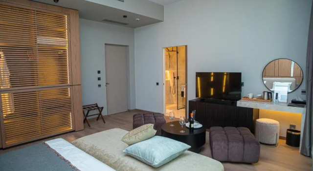 Полулюкс с балконом Prado Luxury Hotel