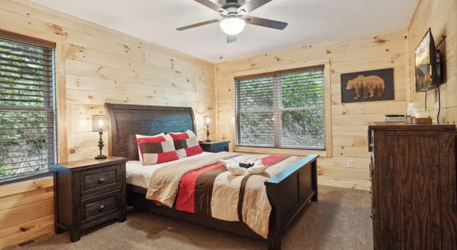 Номер Standard Creekside Manor 3 Bedroom Cabin by RedAwning