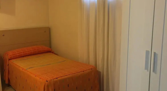 Одноместный номер Standard с балконом Hostal Cervantes