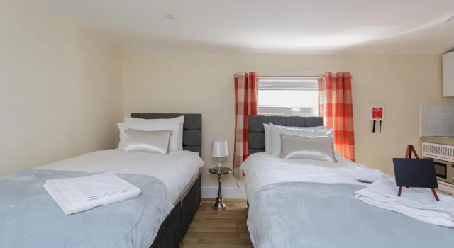 Апартаменты Standard St Marys Modern Central Huge Studio Apartments