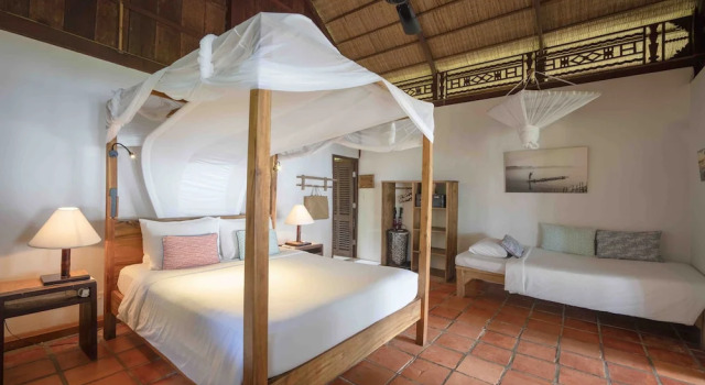 Трёхместное бунгало Superior с балконом и с видом на море Mango Bay Resort
