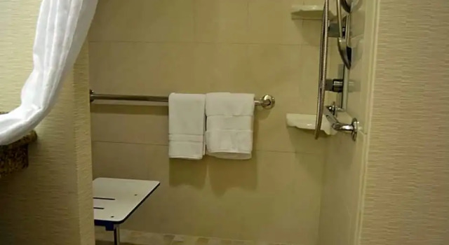 Шестиместный люкс Embassy Suites Palmdale