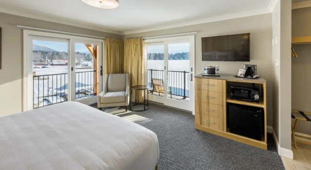 Двухместный номер Standard с балконом и с видом на озеро Center Harbor Inn