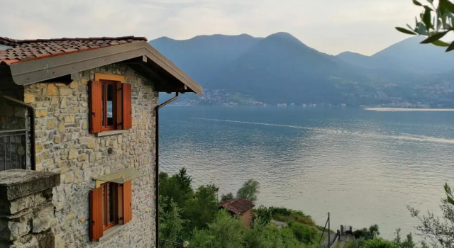 Апартаменты IseoLakeRental - La Stallina - Monte Isola